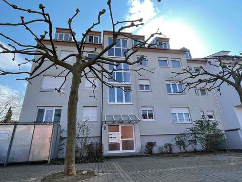 DG Wohnung rechts oben - 3 Zimmer DG-Wohnung mit Einbauküche, Dachterrasse ab 01.03. 01.04. oder 01.05.2026 frei!