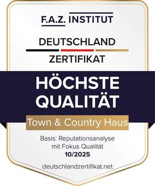 FAZ-Siegel_Hoechste-Qualitaet_2025_Town-Country-Haus.jpg - 
