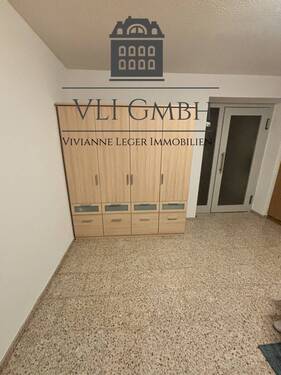 Garderobe vor der Eingangstür - 