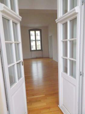 Balkontür mit Blick auf das Wonzimmer - 