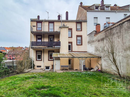 Hausrückansicht - Garten - 1 Zimmer Mehrfamilienhaus, Wohnhaus zum Kaufen in Pirmasens