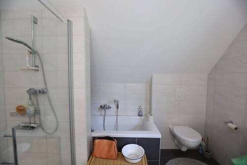 Mit Wanne und Dusche - 