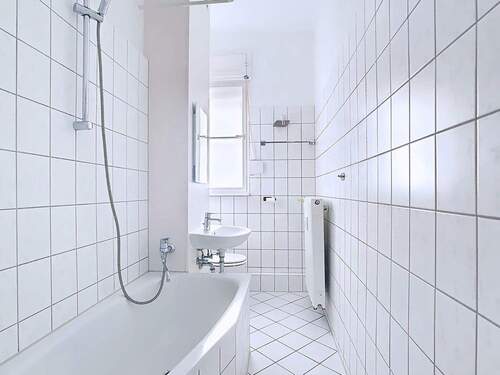 Tageslichtbad mit Wanne - 