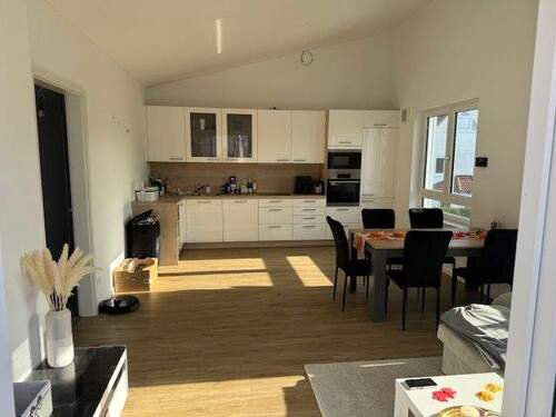 Blick zum Ess- und Küchenbereich - 2 Zimmer Etagenwohnung in Nürnberg