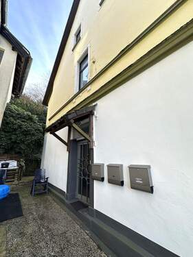 Hauseingang - 1 Zimmer Mehrfamilienhaus, Wohnhaus in Halver