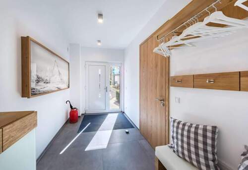 Eingangsbereich - 5 Zimmer Doppelhaushälfte zum Kaufen in Pforzheim