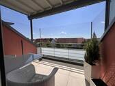 Exklusive Dachterrasse mit Weitblick und integriertem Sonnenschutz - 