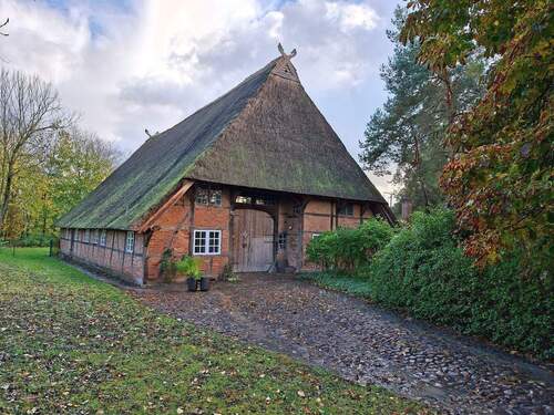 20251028_142824.jpg - Historisches Bauernhaus mit Nebenhaus und 5,9 ha landwirtschaftliche Fläche