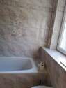 Bad mit Badewanne im UG - 