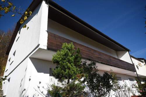 Balkon vom Garten aus - 7 Zimmer Einfamilienhaus in Albstadt