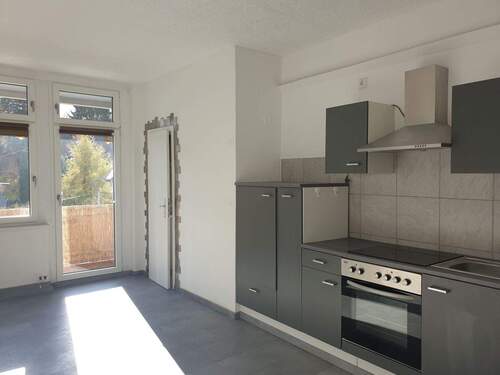 Küche mit Einbauküche - Idividuell Wohnen mit Einbauküch im Altbau Charme mit Balkon