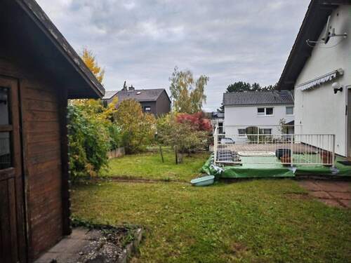Terrasse, Blick auf den Garten - 
