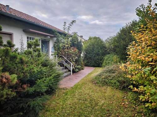 Eingang - 8 Zimmer Einfamilienhaus zum Kaufen in Hargesheim