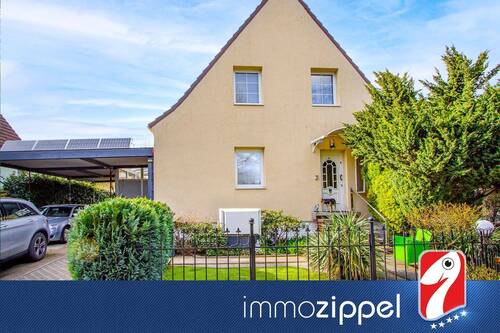 Hausansicht von der Straße - Mehrgenerationen in WerneuchenTiefensee: EFH und mass.Nebengebäude mit ELW, ruh. Lage, 569 m² Grdst
