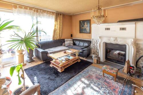 EG Wohnzimmer mit Kamin und Ausgang zur Süd-Terra - 