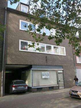 Hausansicht - SCHÖNE VIERZIMMERWOHNUNG IM HERZEN VON NEUSS