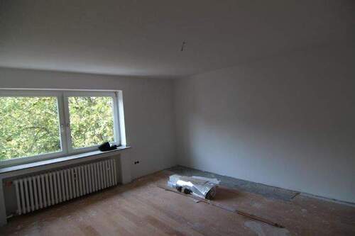 Wohnzimmer - 4 Zimmer Etagenwohnung in Neuss