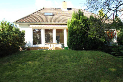 Südseite Haus und Garten - Einfamilienhaus mit Garage im ruhigen Berlin Mariendorf zum Kauf
