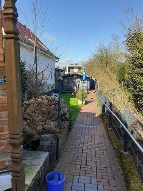 Garten mit Gartenhaus - 