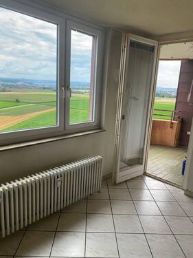 14446 Blick zum Balkon - PREISREDUKTION - Einzug sofort möglich - 3,5 Zimmer Wohnung mit herrlichem Ausblick