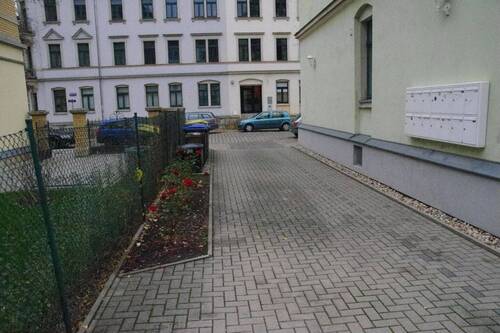 Einfahrt.JPG - 3 Zimmer Etagenwohnung zum Kaufen in Dresden