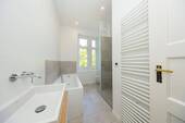 modernes Badezimmer - 