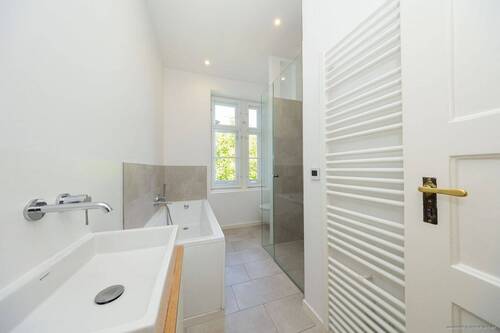 modernes Badezimmer - 