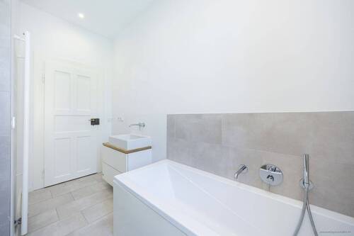 modernes Badezimmer - 
