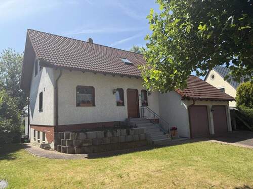 Ansicht von der Straße - Einfamilienhaus mit Einliegerwohnung und Doppelgarage in Gera