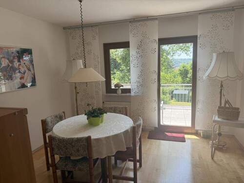 Esszimmer mit Ausgang auf Terrasse - 