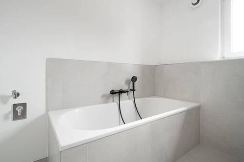 Badezimmer mit Wanne - 
