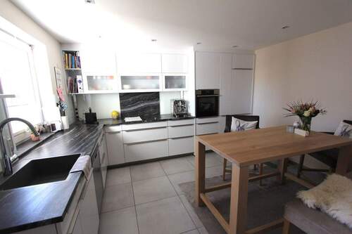 ...hochwertiger und eleganter Küchenbereich... - 5 Zimmer Doppelhaushälfte zum Kaufen in Penzberg