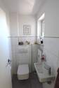 ... modernes Gäste-WC mit Fenster ... - 5 Zimmer Doppelhaushälfte in Penzberg