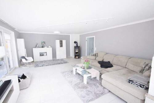 ... helles und großzügiges Wohnzimmer... - Doppelhaushälfte mit 196,00 m&sup2; in Penzberg zum Kaufen