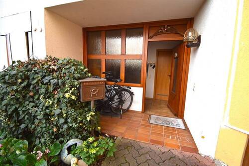 Hauseingang - 6 Zimmer Mehrfamilienhaus, Wohnhaus in Grenzach-Wyhlen
