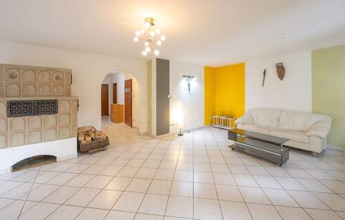 Wohnzimmer - 5 Zimmer Mehrfamilienhaus, Wohnhaus in Freimann