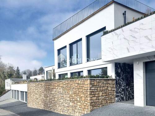 Außenansicht - Stilvolle Wohnung mit Terrasse und durchdachtem Raumkonzept auf circa 157 m²