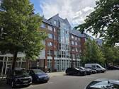 Gebäude Straßenansicht - Charmante, bezugsfreie 2-Zimmer-Wohnung mit Balkon in ruhiger Innenhoflage