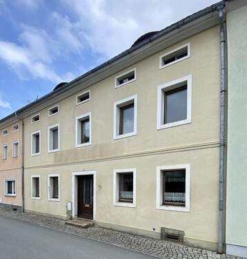 Straßenansicht - Kleines Stadthaus mit Geschichte