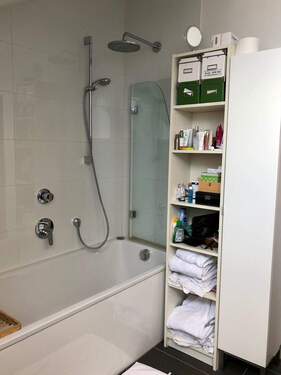Bad mit Badewanne - 