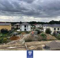 Individuell Wohnen im Erstbezug! Großes Wohnzimmer, schöner Balkon, modernes Bad! - Arnsdorf