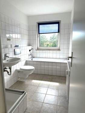 Bad 1.jpg - 3 Zimmer Etagenwohnung zur Miete in Edersleben