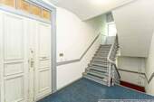 Treppenhaus - 5 Zimmer Etagenwohnung zum Kaufen in Berlin