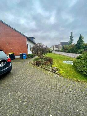 Vorgarten - 5 Zimmer Einfamilienhaus in Barmstedt