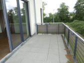 großflächiger Balkon mit Markise - 