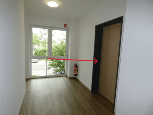 Hausflur zur Wohnung - 2 Zimmer Etagenwohnung in Neustadt