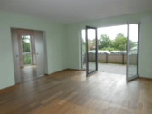 Wohn-Esszimmer mit Zugang zum Balkon - Etagenwohnung mit 63,00 m&sup2; in Neustadt zum Kaufen