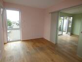 Schlafzimmer mit Blick zum Wohnbereich - 