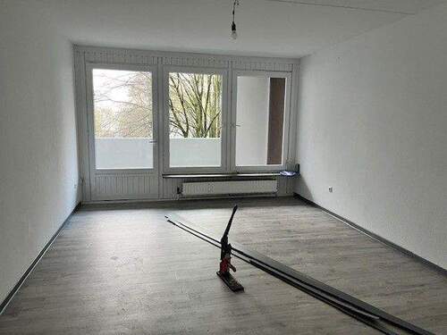 Ansicht Wohnzimmer mit Designvinylboden - 