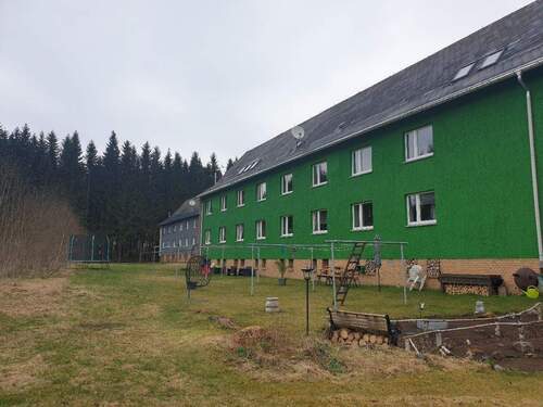 Außenansicht hinten - Naturnahe, günstige Wohnung perfekt für Kreative geeignet